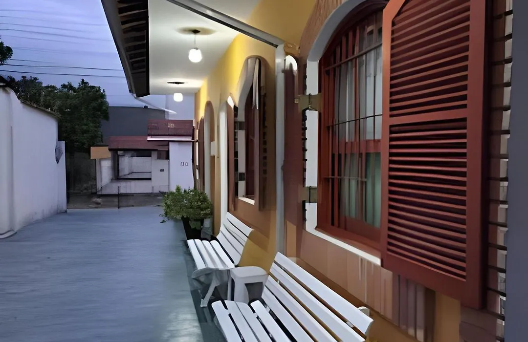 Chalé Próximo a Praia Martim de Sá-1