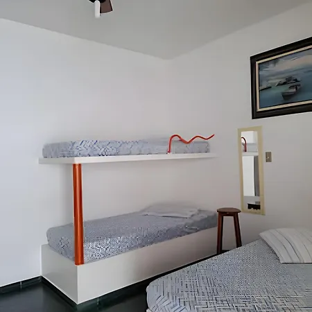 Chalé Próximo a Praia Martim de Sá-3